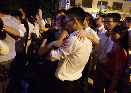 Cận cảnh chiếc huy hiệu trưởng thành của học trò trường Phan Huy Chú