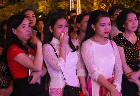 Học trò và phụ huynh xúc động trước những lời căn dặn của cô Hiệu trưởng