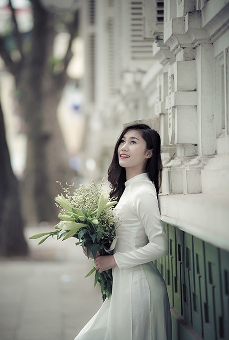 Thiếu nữ Việt đẹp nền nã, diện áo dài dạo phố Hà thành - 2 Thu Giang sở hữu vẻ đẹp nhẹ nhàng, trong sáng