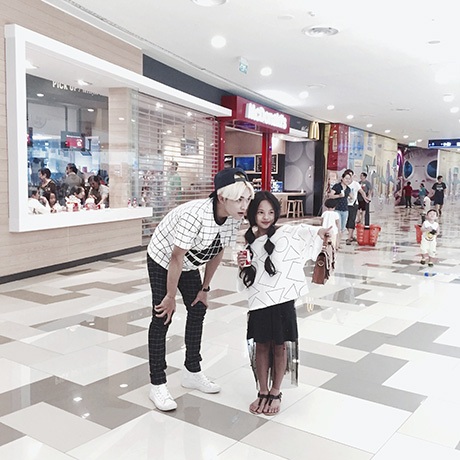 Cặp "fashionista" anh trai - em gái sành điệu và đáng yêu - 8 Thế Quyết