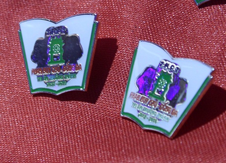 Cận cảnh chiếc huy hiệu trưởng thành của học trò trường Phan Huy Chú