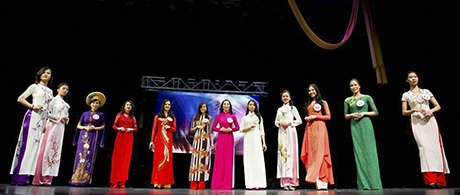 Đêm hội Hoa khôi gốc Việt trên đất Hungary - 6 Những cô gái gốc Việt lần đầu diện áo dài