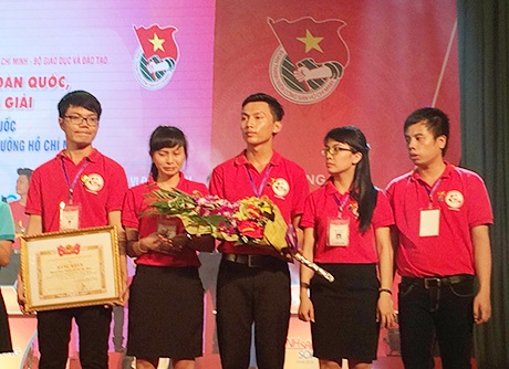 Vượt gần 200.000 SV, nữ sinh 9X vô địch Ánh sáng soi đường