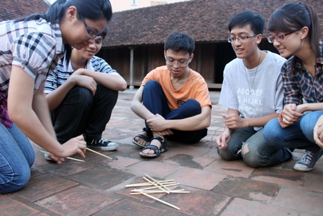 Trò chơi chuyền thu hút nhiều nhóm bạn trẻ tìm hiểu và chơi thử