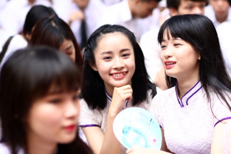 Dù trời nắng, nhưng ai cũng nở nụ cười rạng rỡ