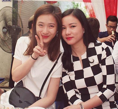 Những “hot girl” Việt thừa hưởng nhan sắc từ mẹ - 1 Mẹ của hot girl Hà thành Trâm Anh vô cùng trẻ đẹp.