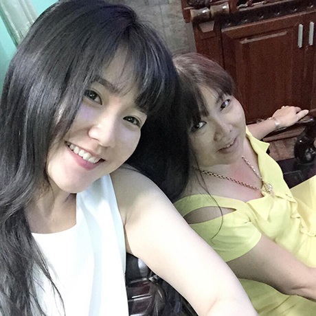 Những “hot girl” Việt thừa hưởng nhan sắc từ mẹ - 5 Hot girl Sài thành Kiều Trinh bên người mẹ của mình