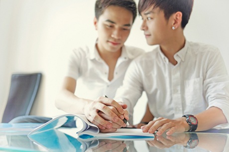 Xúc động bộ ảnh "Vì con là con của mẹ" - 4 Cả hai giúp đỡ nhau trong học tập, càng ngày càng thân thiết