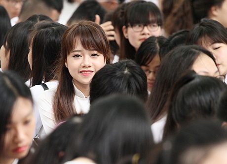 Lớp phó Văn - thể - mỹ Nguyễn Thị Yến Nhi nổi bật trong lễ bế giảng năm học