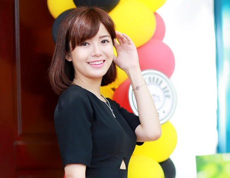 Hot girl fan MU hội ngộ cùng dàn sao trẻ Hà thành - 4 Tú Linh - cô hot girl fan đội bóng Manchester United