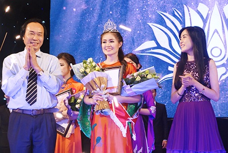 Bảo Ánh đăng quang Hoa khôi ĐH FPT