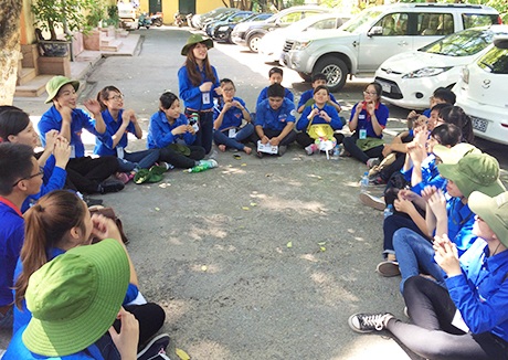 Cô gái xinh xắn và nhiệt tình