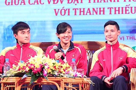 Kình ngư Ánh Viên: "Em hổng cần bạn trai" - 2 Ánh Viên nhận bằng khen và thưởng 100 triệu đồng