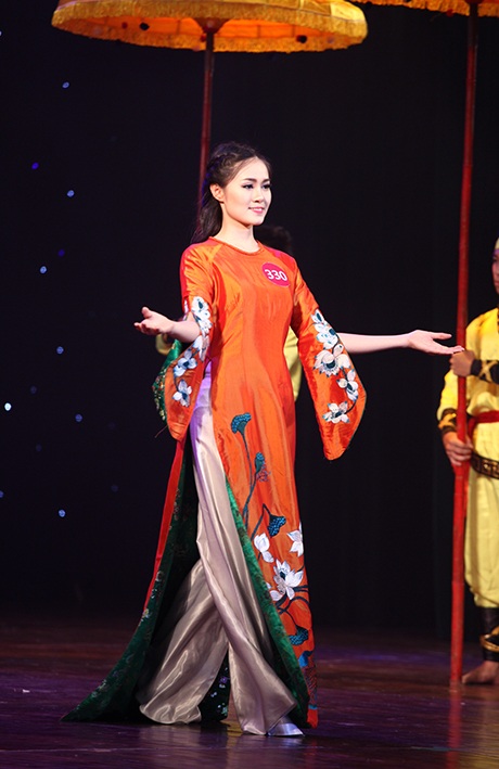 Phần thi trình diễn trang phục dạ hội