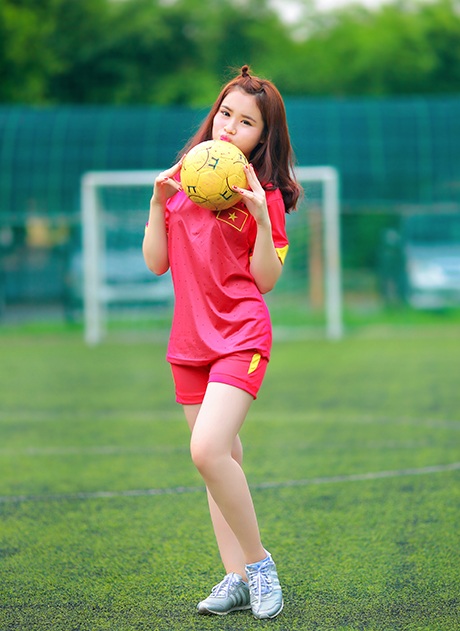 Nữ sinh Đồng Nai mặc áo đấu mừng chiến thắng của U23 Việt Nam - 2 Nữ sinh Đồng Nai mặc áo đấu mừng chiến thắng của U23 Việt Nam