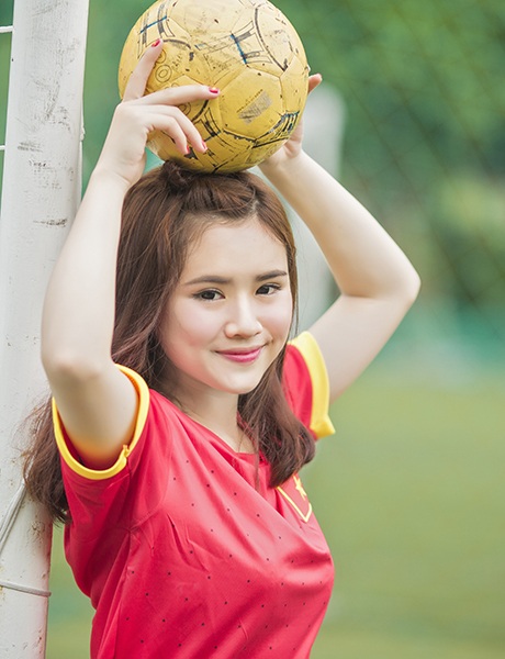 Nữ sinh Đồng Nai mặc áo đấu mừng chiến thắng của U23 Việt Nam - 6 Niềm đam mê của cô bạn với bóng đá do lây nhiễm từ người bố