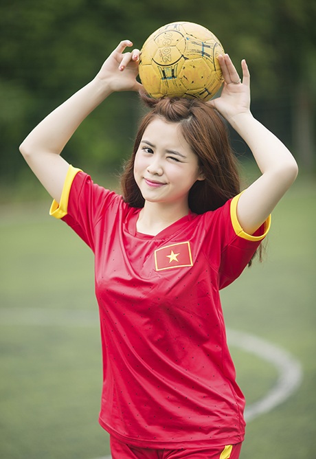Nữ sinh Đồng Nai mặc áo đấu mừng chiến thắng của U23 Việt Nam - 9 Nhật Phương tự hào vì U23 Việt Nam đã chiến thắng, giành HCĐ