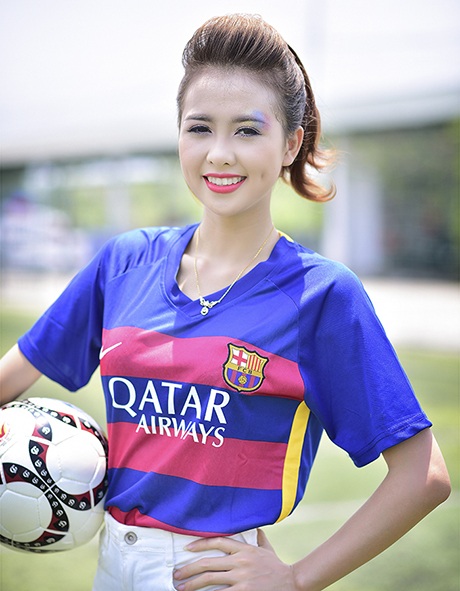Fan nữ xinh xắn tung bộ ảnh mừng Barca vô địch Champions League - 8 M.C