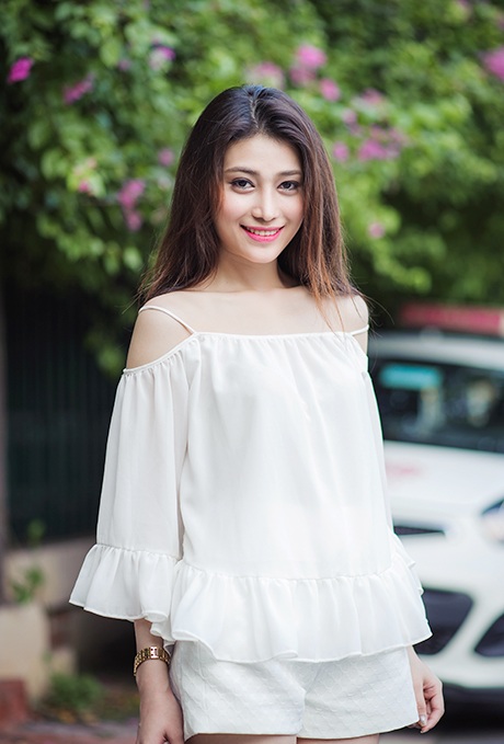 Vẻ đẹp trong veo của nữ sinh trường nghệ thuật - 2 M.C