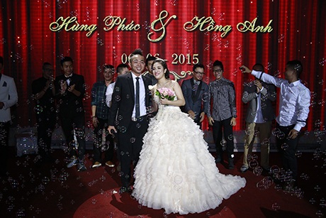 Vẻ rạng ngời hạnh phúc của cặp đôi Hồng Anh - Phúc Bồ