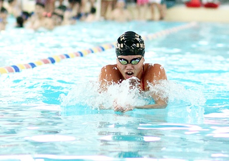  Ánh Viên thể hiện tài năng bơi lội