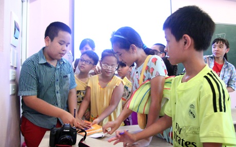 Nhật Nam gần gũi với học trò