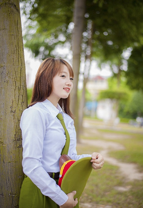 Nữ bí thư 9X xinh đẹp với ước mơ làm công an - 1 Hoàng Huyền Trang, sinh năm 1994, sinh viên chuyên ngành Kế toán của trường đại học Hải Dương
