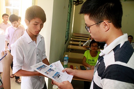 Đối chiếu ảnh thẻ và thông tin thí sinh