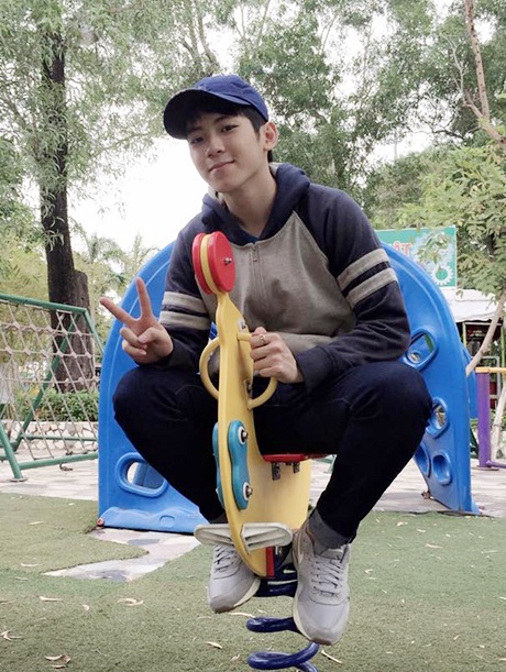 Chàng diễn viên 9x gây sốt bởi vẻ "đẹp trai nhiều người hâm mộ" - 5 Anh chàng có tính cách thân thiện nên được đặt nick-name là nam thần thân thiện