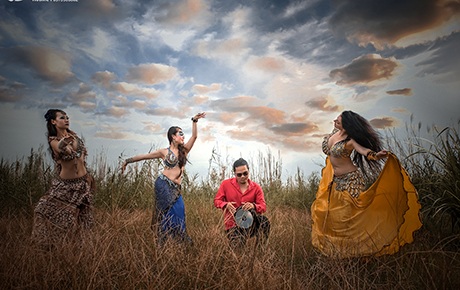 Ngỡ ngàng vũ khúc bellydance tuyệt đẹp giữa cánh đồng lau - 9 Mai Châm