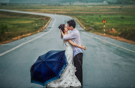 Ảnh cô dâu chú rể giúp đẩy xe đồng nát gây sốt trên mạng - 6 Một hình ảnh khác trong bộ ảnh cưới của Chiến và An