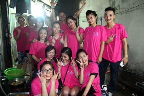 Thức trắng đêm thổi cơm miễn phí cho sĩ tử