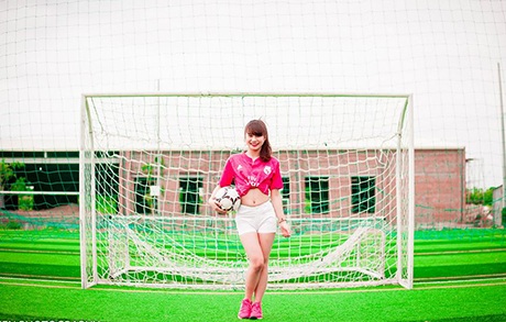 Nữ sinh Hải Dương đáng yêu trong trang phục quần đùi áo số - 6 Từ lâu, Phương đã yêu thích bóng đá.