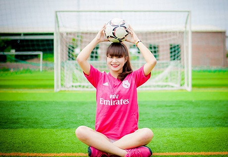 Nữ sinh Hải Dương đáng yêu trong trang phục quần đùi áo số - 7 Từ lâu, Phương đã yêu thích bóng đá.