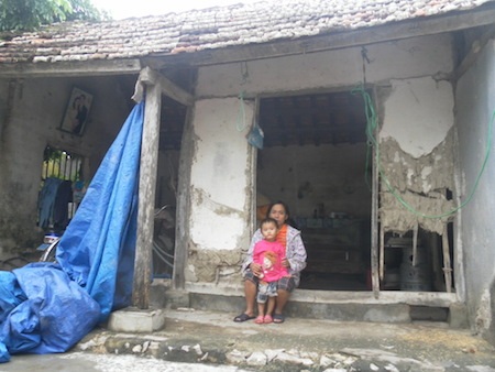 Căn nhà xiêu vẹo, nứt toác...