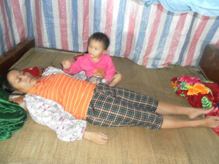 Trong căn nhà ấy, chị Hiền đang gánh chịu bệnh dày vò ngày đêm.