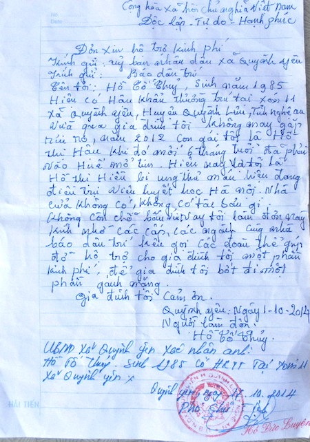 Giấy hộ nghèo, đơn xác nhận gia đình chị Hiền khó khăn của UBND xã chứng nhận.