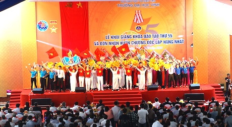 ĐH Vinh kỷ niệm 55 năm ngày thành lập - 7 Phó Chủ tịch nước Nguyễn Thị Doan đánh trống khai giảng năm học mới cho khóa 55 Trường ĐH Vinh