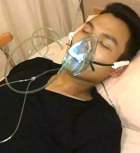 Mẹ nghèo đau đáu ngóng con mắc bệnh nặng nơi xứ người - 12 Và giờ đây Tài đã phải dùng bình thở oxy chờ ngày tử thần gọi nếu không được cứu trợ kịp thời.
