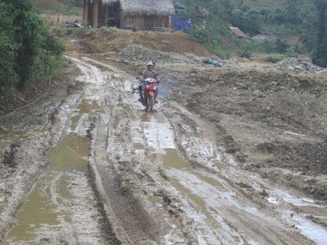 Nhiều đoạn thi công dang dở.