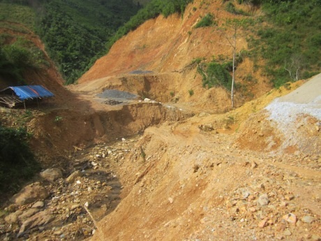 Nhiều đoạn thi công dang dở.