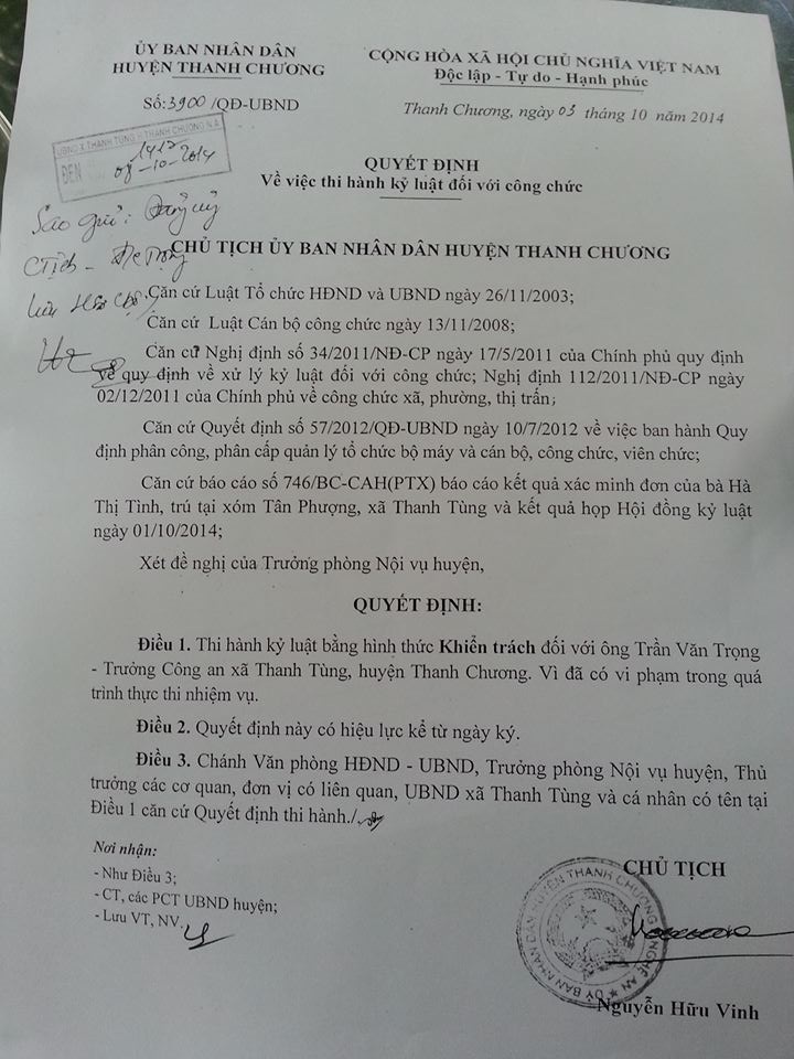 Công an xã ép cháu bé 10 tuổi nhận tội vì nghi ngờ ăn trộm chim - 4 Cháu Hạnh thuật lại khi lên công an xã đã bị ép nhận tội và dùng bút kẹp vào các ngón tay.