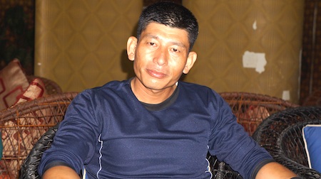 Anh Vũ Đức Dương tâm sự cùng anh em báo chí và bạn bè trong ngày đặt chân đến thành phố Vinh.