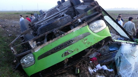 Chiếc xe vỡ nát.