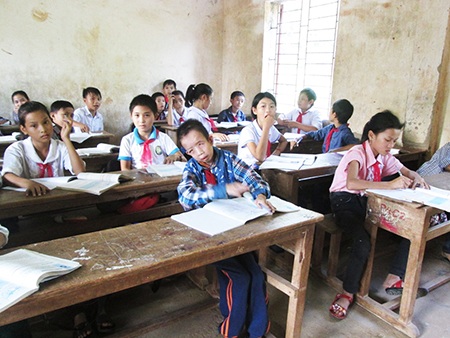 Cậu bé tật nguyền dùng việc học quên đi nỗi đau - 1 Cậu bé tật nguyền dùng việc học quên đi nỗi đau