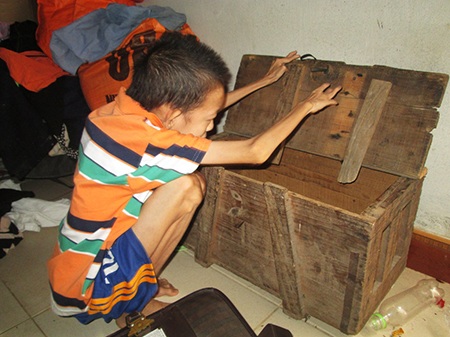 Cậu bé tật nguyền dùng việc học quên đi nỗi đau - 5 Lộc gầy đét, chỉ còn da bọc xương trông như một cụ già trên 80 tuổi.