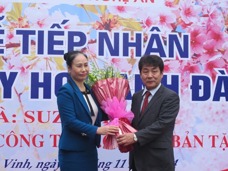 Trồng 20 cây hoa anh đào tại Quảng trường Hồ Chí Minh - 2 Trước tượng đài Chủ tịch Hồ Chí Minh, ông