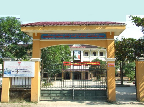 Trường THPT Mường Quạ- nơi xảy ra sự việc.