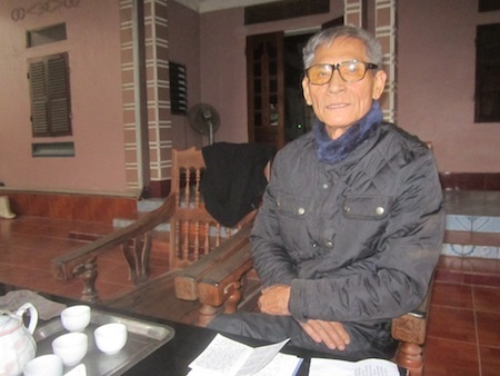 Giấy tờ Đảng viên của Định.