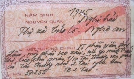 Giấy tờ Đảng viên của Định.